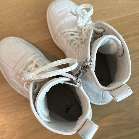 Fendi logo white combat boots, size 38 - Picture 5 of 5